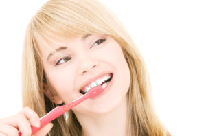 woman-brushing-teeth